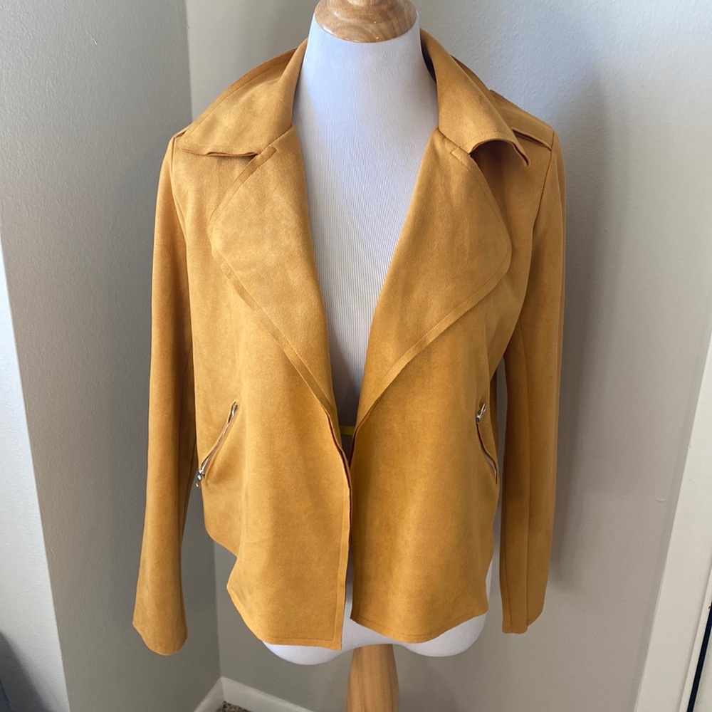 Day Trip faux suede lightweight jacket size xs color mustard yellow/caramel.
